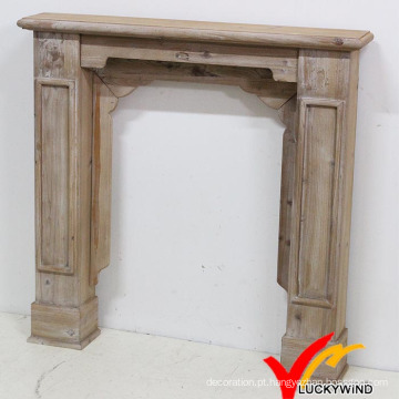 Revestimento de madeira antigo da chaminé da madeira de Freestanding do interior rústico